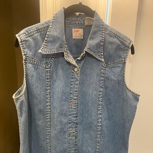 Levi's Denim sleevless shirt